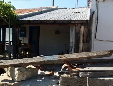 Κύπρος: 'Εξωση για 100 ανθρώπους-Τούς πετούν στο δρόμο χριστουγεννιάτικα (βίντεο)